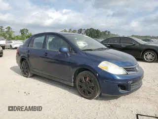 2010 Nissan Versa S z VIN 3N1BC1AP9AL425600, wystawiony jako Copart lot #53688305 z przebiegiem 203 371 mil mil oraz Szkoda całkowita • Salvage title. Historia ofert i sprzedaży dostępna na DreamBid. Obrazek 4.