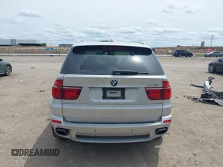 2013 BMW X5 xDrive35i z VIN 5UXZV4C59D0E03876, wystawiony jako IAAI lot #42214184 z przebiegiem 127 480 mil mil oraz . Historia ofert i sprzedaży dostępna na DreamBid. Obrazek 17.