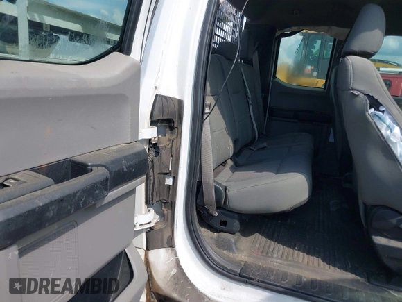 2017 Ford F-250 XL with VIN 1FD7X2B6XHEE15151, listed as a IAAI auction lot 42161769 with 293,798 mi miles and . Bid and sale history available at DreamBid. Image 8.