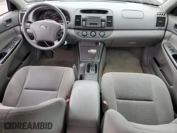2005 Toyota Camry STD z VIN 4T1BE32K15U979470, wystawiony jako Copart lot #53519575 z przebiegiem 120 213 mil mil oraz Szkoda całkowita • Salvage title. Historia ofert i sprzedaży dostępna na DreamBid. Obrazek 8.