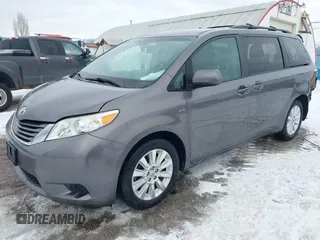2016 Toyota Sienna LE with VIN 5TDJK3DC6GS142669, listed as a IAAI auction lot 41436771 with 135,715 mi miles. Bid and sale history available at carsss.com. Image 2.