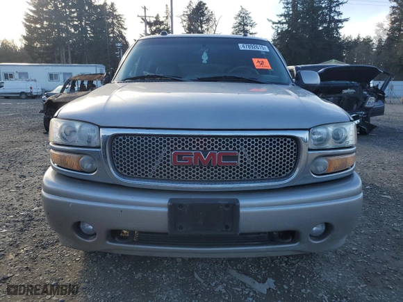 2004 GMC Yukon Denali with VIN 1GKEK63UX4J210336, listed as a Copart auction lot 47892615 with 375,952 mi miles and Salvage Title. Bid and sale history available at carsss.com. Image 5.