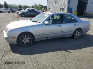 2001 Mercedes-Benz E 320 z VIN WDBJF65J41B212699, wystawiony jako Copart lot #54262065 z przebiegiem 306 164 mil mil oraz Czysty tytuł • Clean title. Historia ofert i sprzedaży dostępna na DreamBid. Obrazek 1.
