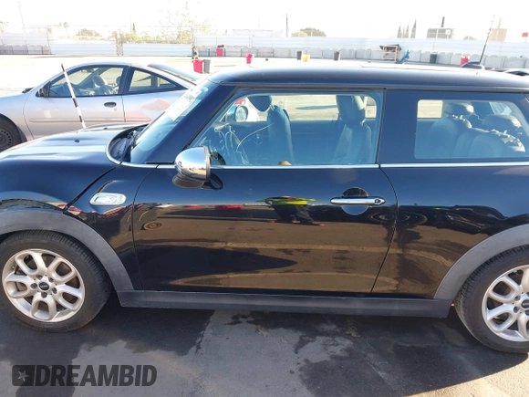 2014 MINI Hardtop S z VIN WMWXM7C59ET970371, wystawiony jako IAAI lot #41643992 z przebiegiem 123 813 mil mil oraz . Historia ofert i sprzedaży dostępna na DreamBid. Obrazek 14.