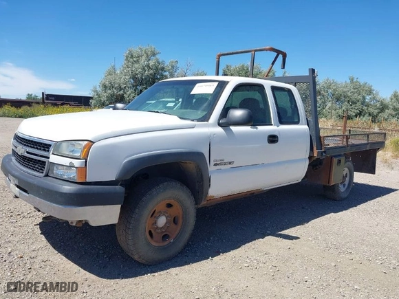 2006 Chevrolet Silverado 2500HD LT2 with VIN 1GCHK29D16E247960, listed as a IAAI auction lot 40070989 with 1 mi miles. Bid and sale history available at carsss.com. Image 2.