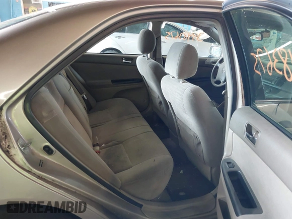 2006 Toyota Camry STD z VIN 4T1BE30KX6U645197, wystawiony jako IAAI lot #41830285 z przebiegiem 215 098 mil mil oraz . Historia ofert i sprzedaży dostępna na DreamBid. Obrazek 8.