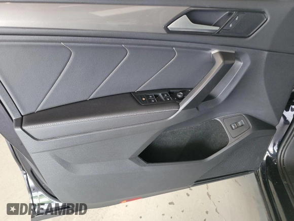 2024 Volkswagen Tiguan SE с VIN 3VV3B7AX0RM097417, выставлен на аукционе IAAI как лот 42850740 с пробегом 27 759 миль миль и . История ставок и продаж доступна на DreamBid. Изображение 11.