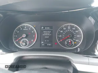 2023 Kia K5 LXS z VIN 5XXG14J2XPG210651, wystawiony jako IAAI lot #42243437 z przebiegiem 37 367 mil mil oraz . Historia ofert i sprzedaży dostępna na DreamBid. Obrazek 7.