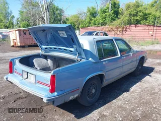 1988 Cadillac Fleetwood z VIN 1G6CB5152J4228237, wystawiony jako IAAI lot #42232983 z przebiegiem Nie podano mil oraz . Historia ofert i sprzedaży dostępna na DreamBid. Obrazek 4.