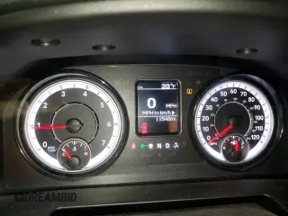 2024 Ram 1500 SLT z VIN 1C6RR7GG9RS148214, wystawiony jako Copart lot #42574465 z przebiegiem 11 548 mil mil oraz Czysty tytuł • Clean title. Historia ofert i sprzedaży dostępna na DreamBid. Obrazek 9.