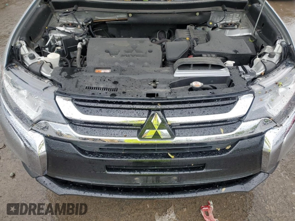 2018 Mitsubishi Outlander ES z VIN JA4AZ3A37JZ049398, wystawiony jako Copart lot #57813585 z przebiegiem 52 946 mil mil oraz Szkoda całkowita • Salvage title. Historia ofert i sprzedaży dostępna na DreamBid. Obrazek 12.