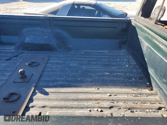 1993 Ford F-250 z VIN 2FTHF26H5PCB36444, wystawiony jako Copart lot #81555984 z przebiegiem Nie podano mil oraz Nie do naprawy • Non repairable. Historia ofert i sprzedaży dostępna na DreamBid. Obrazek 10.