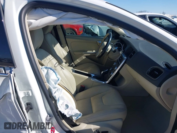 2015 Volvo S60 T5 Drive-E Premier z VIN YV140MFKXF1351769, wystawiony jako IAAI lot #41392860 z przebiegiem 56 920 mil mil oraz . Historia ofert i sprzedaży dostępna na DreamBid. Obrazek 5.