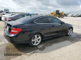 2013 Mercedes-Benz C 250 z VIN WDDGJ4HB5DF967737, wystawiony jako Copart lot #57278155 z przebiegiem 127 644 mil mil oraz Nie do naprawy • Non repairable. Historia ofert i sprzedaży dostępna na DreamBid. Obrazek 3.