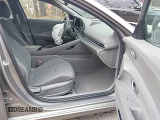 2023 Hyundai Elantra Blue z VIN KMHLM4AJ3PU059056, wystawiony jako IAAI lot #41970899 z przebiegiem 14 803 mil mil oraz . Historia ofert i sprzedaży dostępna na DreamBid. Obrazek 5.