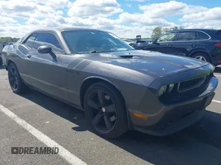 2013 Dodge Challenger R/T z VIN 2C3CDYBT6DH611180, wystawiony jako IAAI lot #42188218 z przebiegiem 101 023 mil mil oraz . Historia ofert i sprzedaży dostępna na DreamBid. Obrazek 1.