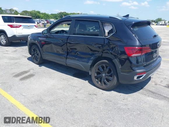 2024 Volkswagen Taos SE z VIN 3VVEX7B20RM047467, wystawiony jako IAAI lot #42290021 z przebiegiem 4 345 mil mil oraz . Historia ofert i sprzedaży dostępna na DreamBid. Obrazek 3.
