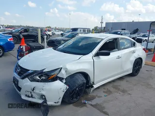 2017 Nissan Altima SV z VIN 1N4AL3AP3HC476185, wystawiony jako IAAI lot #40580202 z przebiegiem 118 710 mil mil oraz . Historia ofert i sprzedaży dostępna na DreamBid. Obrazek 18.