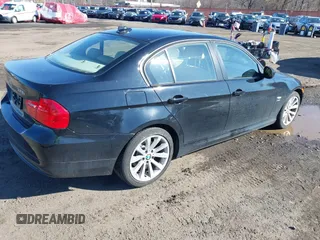 2011 BMW 3 Series 328i xDrive z VIN WBAPK7C51BA970796, wystawiony jako IAAI lot #41886963 z przebiegiem 143 619 mil mil oraz . Historia ofert i sprzedaży dostępna na DreamBid. Obrazek 4.