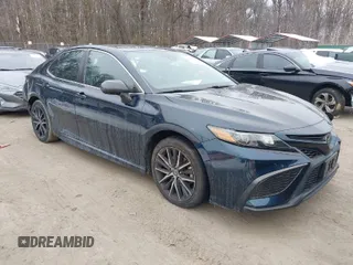 2021 Toyota Camry SE Nightshade with VIN 4T1G11AK8MU590203, listed as a IAAI auction lot 41327590 with 123,242 mi miles. Bid and sale history available at carsss.com. Image 1.