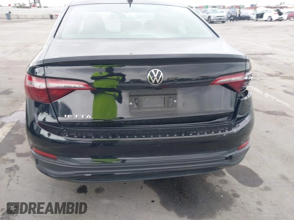 2024 Volkswagen Jetta Sport z VIN 3VWBM7BU0RM050426, wystawiony jako IAAI lot #42213683 z przebiegiem 29 940 mil mil oraz . Historia ofert i sprzedaży dostępna na DreamBid. Obrazek 16.