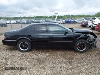 1994 Cadillac Seville STS z VIN 1G6KY5296RU823387, wystawiony jako IAAI lot #42151901 z przebiegiem 165 918 mil mil oraz . Historia ofert i sprzedaży dostępna na DreamBid. Obrazek 14.