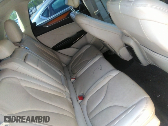 2015 Lincoln MKC z VIN 5LMCJ1A99FUJ41365, wystawiony jako IAAI lot #41985834 z przebiegiem 116 648 mil mil oraz . Historia ofert i sprzedaży dostępna na DreamBid. Obrazek 8.