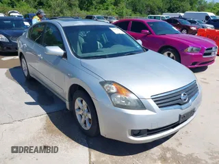 2007 Nissan Altima 2.5 with VIN 1N4AL21E27C138140, listed as a IAAI auction lot 42083098 with 189,799 mi miles. Bid and sale history available at carsss.com. Image 1.