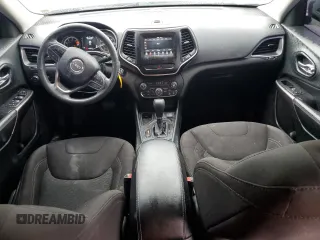 2019 Jeep Cherokee Latitude z VIN 1C4PJLCB6KD312362, wystawiony jako Copart lot #55331535 z przebiegiem 143 250 mil mil oraz Szkoda całkowita • Salvage title. Historia ofert i sprzedaży dostępna na DreamBid. Obrazek 8.