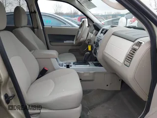 2011 Mercury Mariner z VIN 4M2CN8B76BKJ06851, wystawiony jako IAAI lot #41652014 z przebiegiem 118 914 mil mil oraz . Historia ofert i sprzedaży dostępna na DreamBid. Obrazek 5.