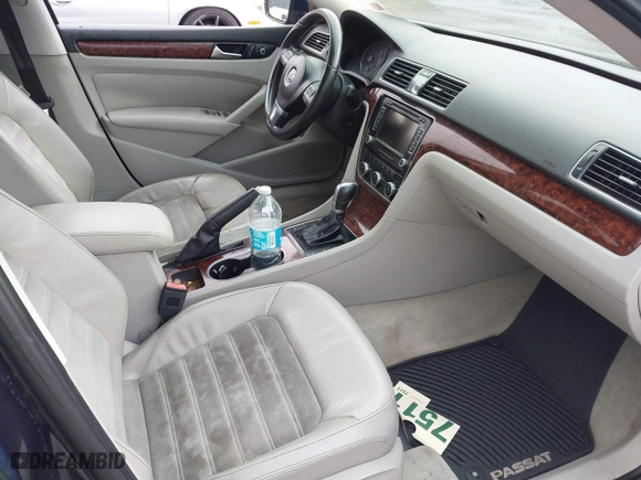 2013 Volkswagen Passat SEL Premium with VIN 1VWCM7A35DC061462, listed as a IAAI auction lot 41767171 with 163,708 mi miles. Bid and sale history available at carsss.com. Image 5.