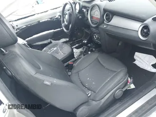 2011 MINI Clubman z VIN WMWZF3C51BTX82001, wystawiony jako IAAI lot #41310574 z przebiegiem 109 520 mil mil oraz . Historia ofert i sprzedaży dostępna na DreamBid. Obrazek 5.