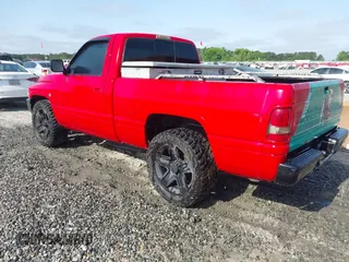 1994 Dodge 1500 z VIN 3B7HC16Y5RM562516, wystawiony jako IAAI lot #42290588 z przebiegiem 210 155 mil mil oraz . Historia ofert i sprzedaży dostępna na DreamBid. Obrazek 3.