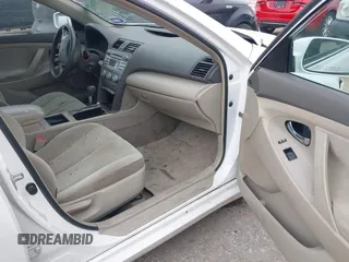 2009 Toyota Camry z VIN 4T1BE46K69U827318, wystawiony jako IAAI lot #41879474 z przebiegiem 223 347 mil mil oraz . Historia ofert i sprzedaży dostępna na DreamBid. Obrazek 5.