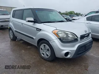 2012 Kia Soul with VIN KNDJT2A55C7451065, listed as a IAAI auction lot 41875063 with 211,795 mi miles. Bid and sale history available at carsss.com. Image 1.