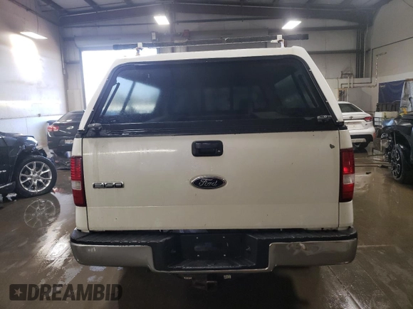 2004 Ford F-150 XL z VIN 1FTRF12W84NA68178, wystawiony jako Copart lot #48812455 z przebiegiem 206 819 mil mil oraz Szkody całkowita. Historia ofert i sprzedaży dostępna na DreamBid. Obrazek 6.
