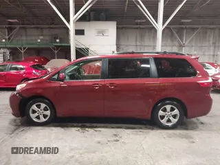 2015 Toyota Sienna LE AAS with VIN 5TDKK3DC2FS609296, listed as a IAAI auction lot 41842166 with 160,342 mi miles. Bid and sale history available at carsss.com. Image 14.