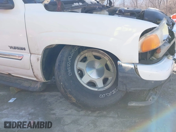2006 GMC Yukon SLT with VIN 1GKEK13T36R120153, listed as a IAAI auction lot 41592067 with 197,315 mi miles. Bid and sale history available at carsss.com. Image 6.