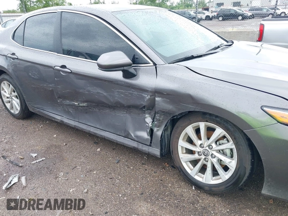 2024 Toyota Camry LE z VIN 4T1C11AK2RU879602, wystawiony jako IAAI lot #42162353 z przebiegiem 6 185 mil mil oraz . Historia ofert i sprzedaży dostępna na DreamBid. Obrazek 16.