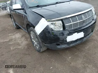 2008 Lincoln MKX z VIN 2LMDU88CX8BJ33894, wystawiony jako IAAI lot #42062310 z przebiegiem 254 077 mil mil oraz . Historia ofert i sprzedaży dostępna na DreamBid. Obrazek 6.