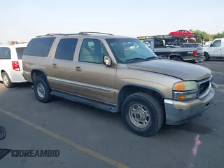 2001 GMC Yukon XL SLT with VIN 3GKGK26G21G155501, listed as a IAAI auction lot 39928004 with 338,183 mi miles. Bid and sale history available at carsss.com. Image 1.