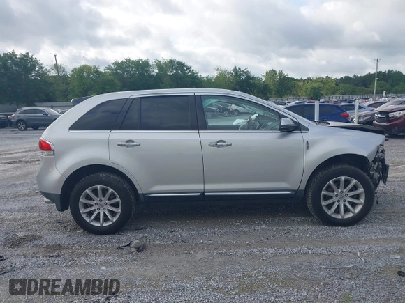 2013 Lincoln MKX z VIN 2LMDJ6JK8DBL24223, wystawiony jako IAAI lot #42274870 z przebiegiem 241 250 mil mil oraz . Historia ofert i sprzedaży dostępna na DreamBid. Obrazek 14.