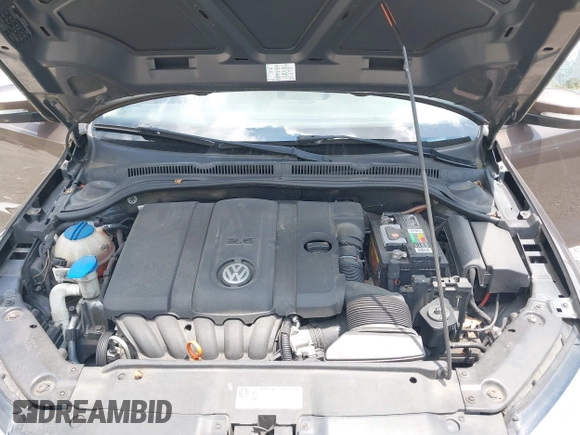2011 Volkswagen Jetta SE with VIN 3VWDZ7AJ8BM054070, listed as a IAAI auction lot 42430921 with 172,852 mi miles and . Bid and sale history available at DreamBid. Image 10.