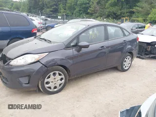 2013 Ford Fiesta S z VIN 3FADP4AJ9DM175576, wystawiony jako IAAI lot #42449969 z przebiegiem 123 959 mil mil oraz . Historia ofert i sprzedaży dostępna na DreamBid. Obrazek 2.