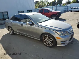 2013 Mercedes-Benz C 300 Sport z VIN WDDGF8AB6DA816602, wystawiony jako Copart lot #59188125 z przebiegiem 158 834 mil mil oraz Czysty tytuł • Clean title. Historia ofert i sprzedaży dostępna na DreamBid. Obrazek 4.
