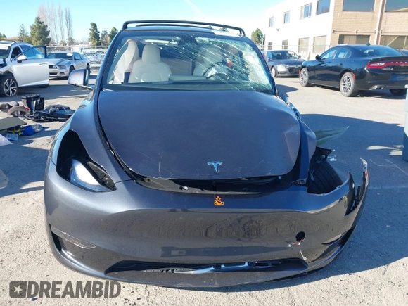 2024 Tesla Model Y Long Range with VIN 7SAYGAEE7RF126351, listed as a IAAI auction lot 41282973 with 5,919 mi miles. Bid and sale history available at carsss.com. Image 11.