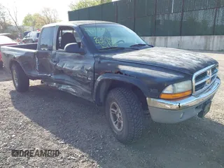 1999 Dodge Dakota SLT with VIN 1B7GG22X8XS115282, listed as a IAAI auction lot 42136576 with 220,465 mi miles and . Bid and sale history available at carsss.com. Image 1.