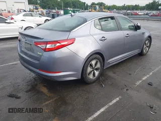2011 Kia Optima EX Hybrid z VIN KNAGM4AD8B5002951, wystawiony jako IAAI lot #42462401 z przebiegiem 198 079 mil mil oraz . Historia ofert i sprzedaży dostępna na DreamBid. Obrazek 4.