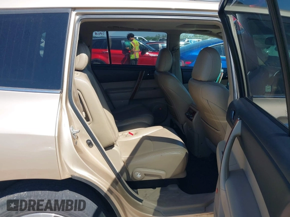 2011 Toyota Highlander Limited with VIN 5TDDK3EH8BS086668, listed as a IAAI auction lot 42071099 with 217,504 mi miles and . Bid and sale history available at DreamBid. Image 8.