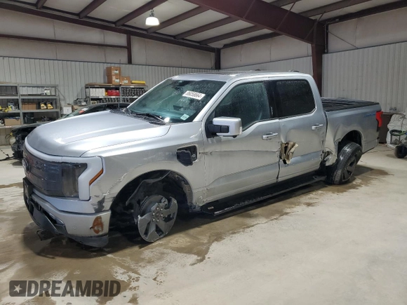 2024 Ford F-150 Lightning Lariat z VIN 1FT6W5L74RWG04451, wystawiony jako Copart lot #86058664 z przebiegiem 2 232 mil mil oraz Szkoda całkowita • Salvage title. Historia ofert i sprzedaży dostępna na DreamBid. Obrazek 1.